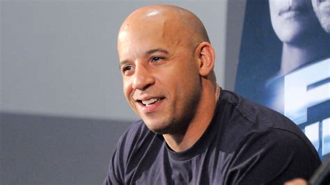 Following high school, vin enrolled as an english major at hunter college, but dropped out after three years to go to hollywood to further his acting career. Vin Diesel Pens A Sincere Letter For Robert Downey Jr ...