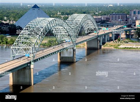 Usa Tennessee Memphis Bridge Over Mississippi River Stock Photo Alamy