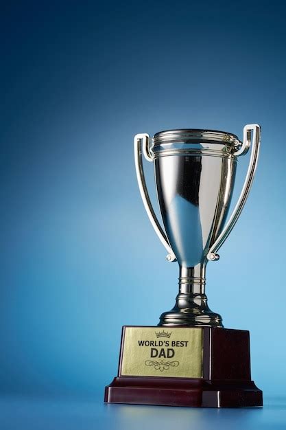 Trofeo Del Mejor Papá Del Mundo Contra El Fondo Azul Foto Premium