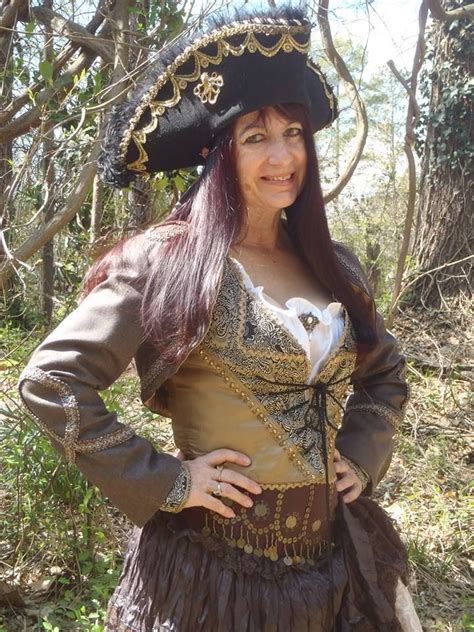 Pin By Wandering Rogues On Pirate Lasses Pirate Woman Pirate Dress Pirate Garb