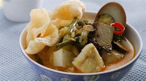 Untuk bunda yang belum tahu, kanal youtube resep endolita membagikan resep dan cara membuatnya berikut ini. Resep Ketupat Sayur yang Tidak Boleh Dilewatkan saat Lebaran Tiba - Tribunnews.com