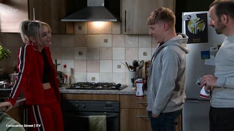 Itv Coronation Street Viewers Confused As They Spot New Character