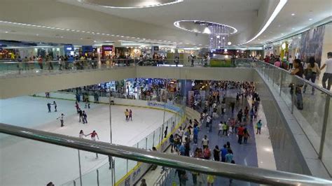 Being one of the biggest malls in asia and 10th largest shopping mall in the world, you'd probably get lost on your first visit. Mall Of Asia - Ice Skating - Picture of SM Mall of Asia ...