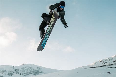 Santa Cruz Snowboards 公式サイト