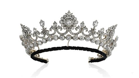 How To Choose A Diamond Tiara For Your Wedding Day