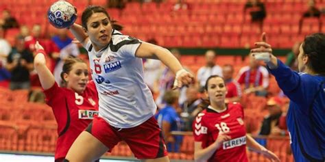 Cet article traite de l'équipe masculine. Handball : Asma El-Ghaoui jouera désormais pour la Hongrie ...