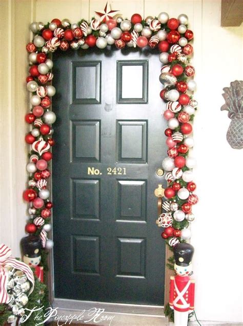 20 Apartment Front Door Christmas Decorating Ideas