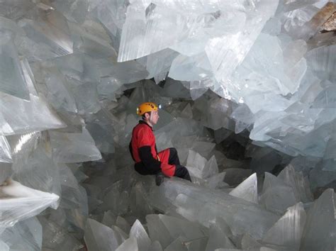 Dentro De La Geoda Gigante De Pulpí Cuevas De Cristal Cuevas Cristales