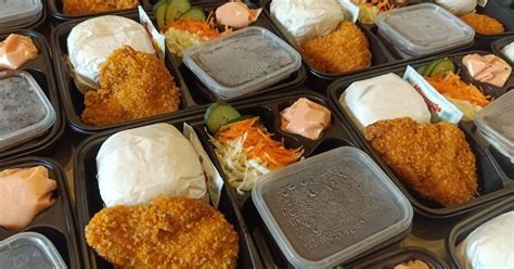 Nasi box ayam kekinian nasi ayam panggang lezatnya sampai ke ubun2 wajib order karena 1 saja gamungkin. Nasi Box Kekinian - Menu Nasi Masa Kini Dalam Sebuah Box ...