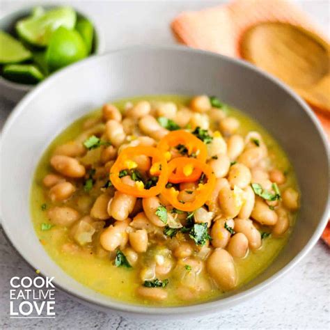 Heat your wok (or large sauté pan) over high heat, then add in 1 tbsp of grapeseed oil. Vegetarian Peruvian Beans | Recipe in 2020 | Peruvian bean ...