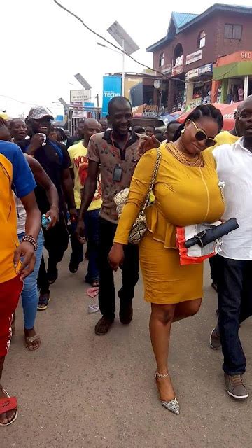 Woman With Very Huge Boobs Causes Commotion In Lagos Photos Kevid News