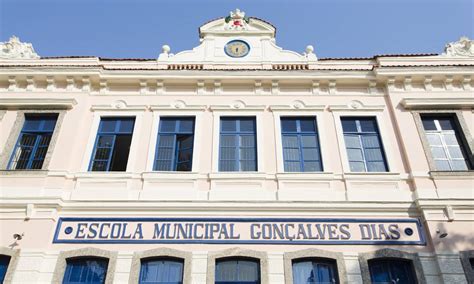 Imagens De Escolas Antigas E Atuais