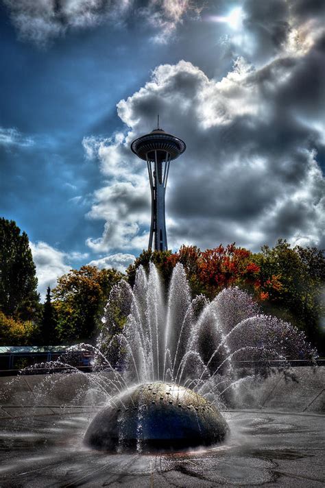 Autumn At The Space Needle Photograph By David Patterson