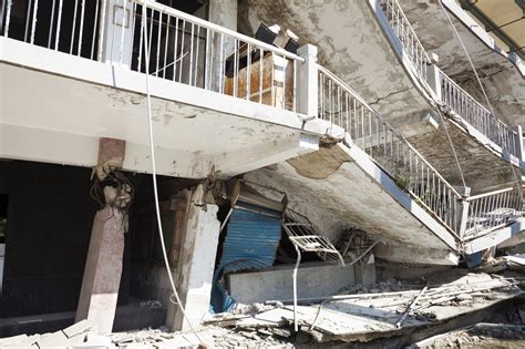 building destroyed after earthquake - One Stop Retrofit