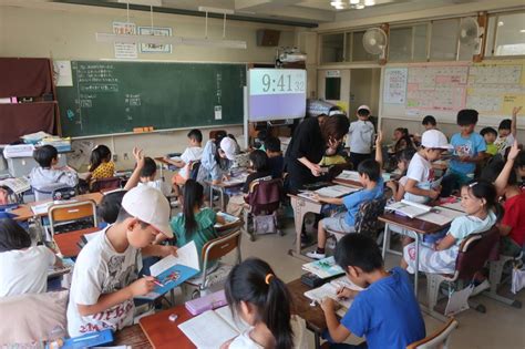 2年生 算数 友達同士の教え合いが見られました。 八千代市立大和田南小学校
