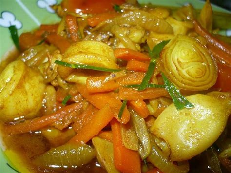 Apabila naik baunya, masukkan sotong, air asam jawa, garam, gula dan ajinomoto secukup rasa. Resepi Sotong Goreng Tom Yam - Resepi Bonda