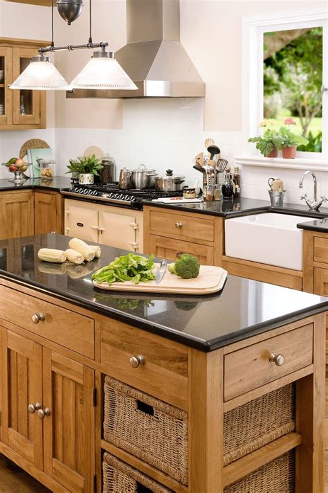 Kitchen cabinets and worktops cabinets that work (and look) smart. 25+ Charming Kitchen Cabinet Decorating Ideas Using Oak ...