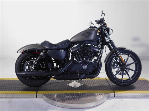 Mileage claims made by manufacturers always vary from actual figures since riding conditions, engine condition and riding style differ from person to person. New 2018 Harley-Davidson Sportster Iron 883 XL883N ...