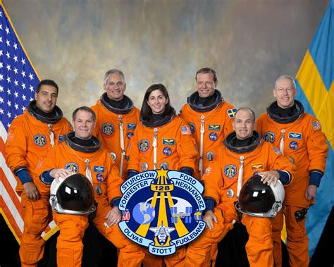Space in Images - 2009 - 04 - STS-128 crew portrait