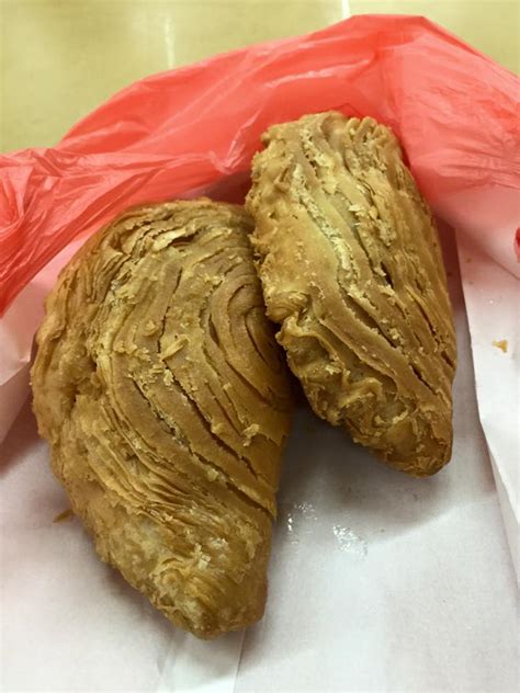 You can choose to deep fry or bake the curry puff for a healthier. 丰味鸡肉咖喱角/咖喱卜Homi Chicken Curry Puff