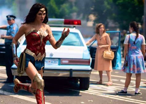 Wonder Woman 1984 Diana Runs Into Action In New Image The Direct