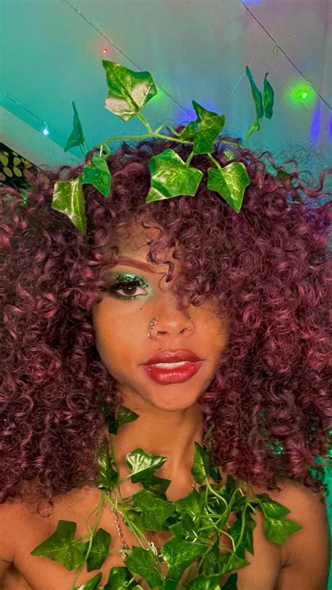 Poison Ivy Curly Hair💚☠️ Poison Ivy Costume Diy Halloween Makeup Poison Ivy Costumes