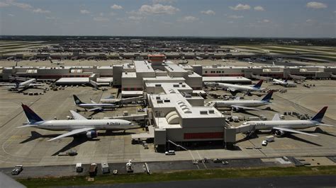 Atlanta Airport Flights Resume After Threatening Note Found