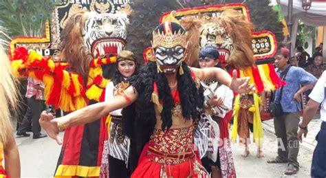 The History Behind The Story Of The Reong Ponorogo Dance