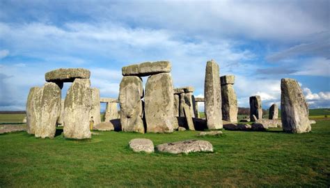 Vast Ring Of Astonishing Neolithic Shafts Discovered Near Stonehenge