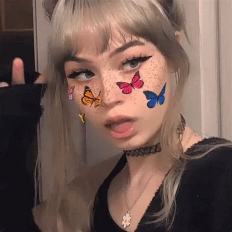 See more ideas about aesthetic gif, aesthetic anime, anime scenery. 𝖕𝖎𝖓𝖙𝖊𝖗𝖊𝖘𝖙: ⁴ʰᵉᵃᵈᵏⁱˢˢⁱᵉˢ in 2020 | Aesthetic girl, Badass ...