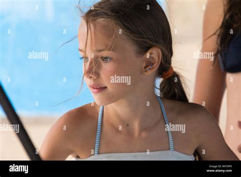 Bikini Mädchen Sommer 12 Jahre Alt Fotos Und Bildmaterial In Hoher