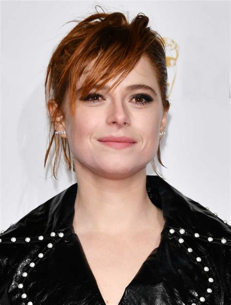 Jessie buckley is an irish actress and singer, who rose to fame as a contestant on the talent reality show 'i'd do anything.' jessie buckley is an irish actor and singer. Jessie Buckley Attends 2020 EE British Academy Film Awards ...