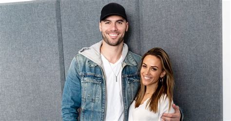 Jana Kramer Claims Photo Of Topless Woman In Husband Mike Caussin S Phone Was Sent By A Bot