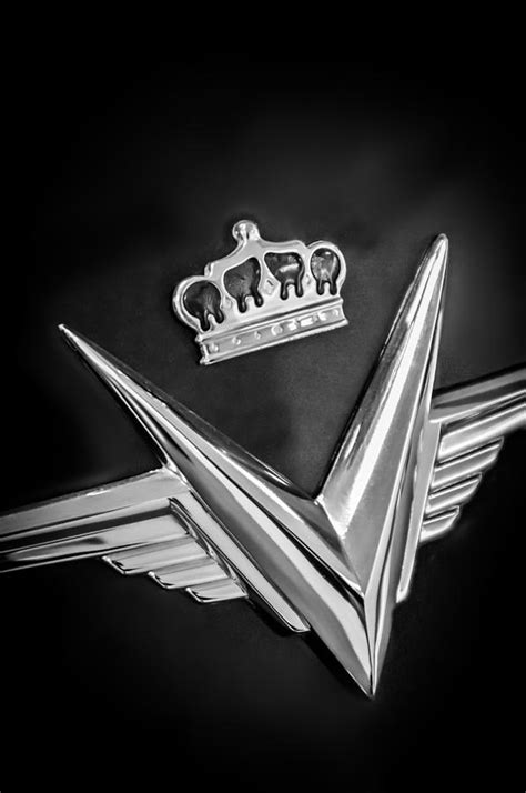 1954 Chrysler Imperial Sedan Emblem 0068bw Photograph By Jill Reger