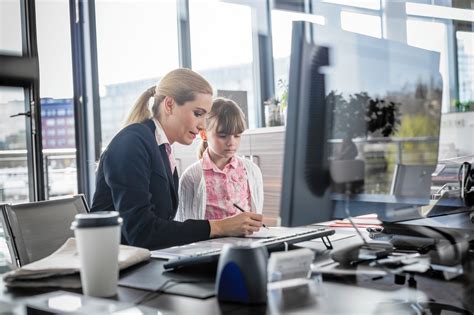 Are You Facing Mom Bias At Work Chicago Tribune