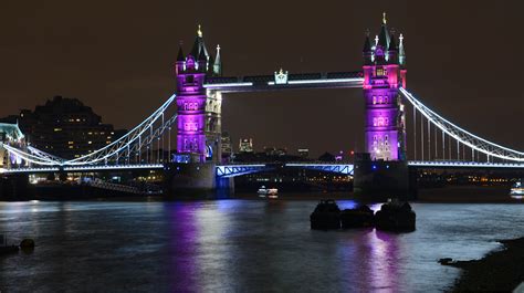 London landmarks turn pink for Royal baby | London - ITV News