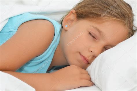 Sweet Dreams Adorable Girl Sleeping — Stock Photo © Pajche 110607108