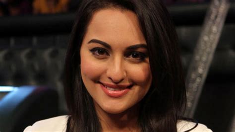 After Meat Ban Sonakshi Sinha Calls India Ban Istan Faces Twitteratis Ire Oneindia News