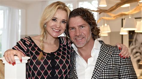 P.het kwam uit als nummer op de lp over land en zee met drs. Barry van Suijdam veroordeeld voor mishandeling Sonja ...
