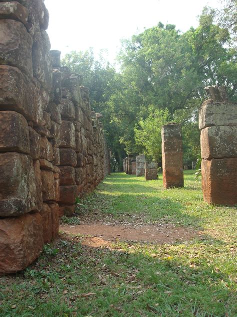 En la actualidad san ignacio miní es la mejor conservada de las misiones jesuíticas de los siglos xvi y xvii en territorio argentino. Ruinas de San Ignacio Mini, Misiones, Argentina ...