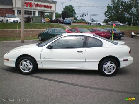 1998 Bright White Pontiac Sunfire Se Coupe 11972782 Photo 8
