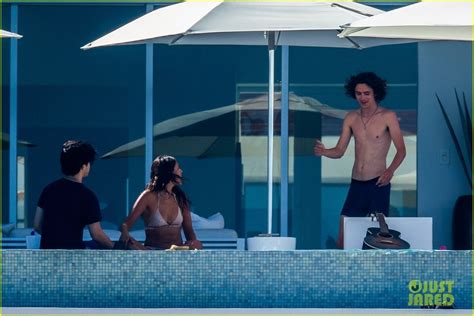 Timothee Chalamet And Eiza Gonzalez Pack On The Pda And Kiss In Mexico