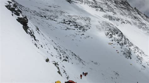 3 Climbers Die On Everest One Still Missing