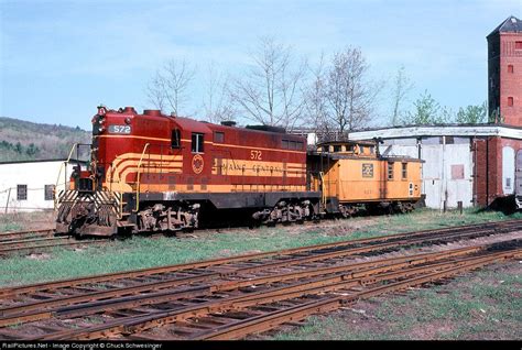 Railpicturesnet Photo Mec 572 Maine Central Emd Gp7 At Livermore