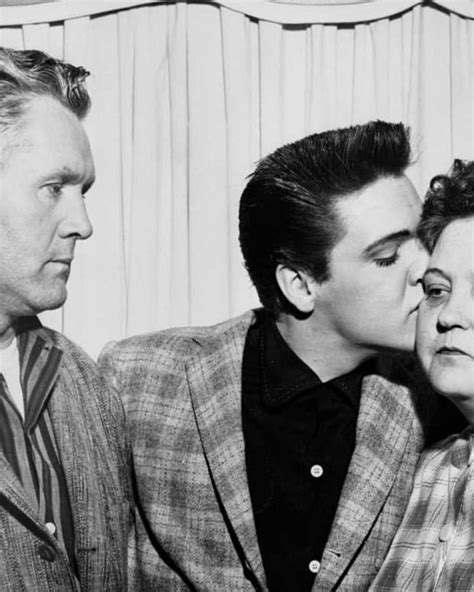 Freddie mercury & montserrat caballe: SwashVillage | Freddie Mercurys kultigste Momente 10 Fotos ...