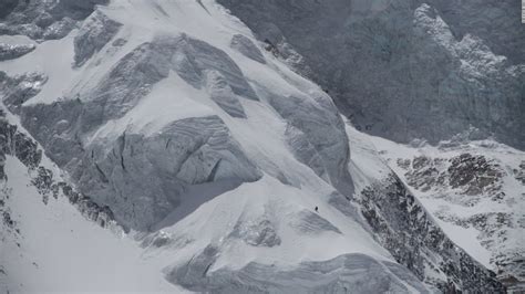 Japanese Climber First On Everest After Avalanche Cnn