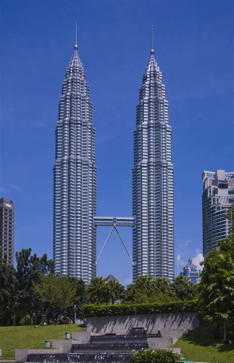 Encyclopedia: Petronas Towers