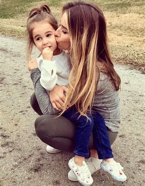 Jessie James Decker And Daughter Vivian Jessie James Decker Hair Jessie James Decker Jessie