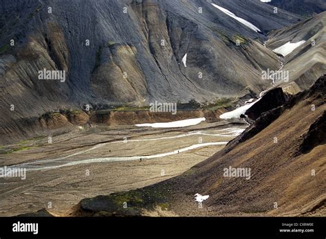 Touristen Besuchen Die Rhyolith Berge Von Landmannalaugar Highland