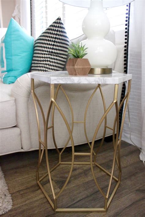A step by step on how to create a diy faux marble side table. DIY Faux Marble Table